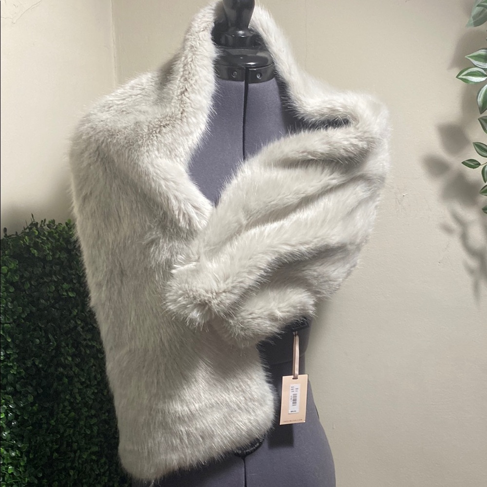 Elegant Cream Faux Fur Shawl